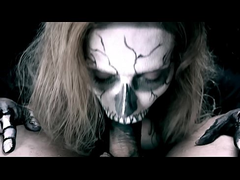❤️ Ragazza demone che succhia il cazzo con la sua bocca nera e ingoia lo sperma ️❌ Porno russoal it.hentai-for.ru ❌️
